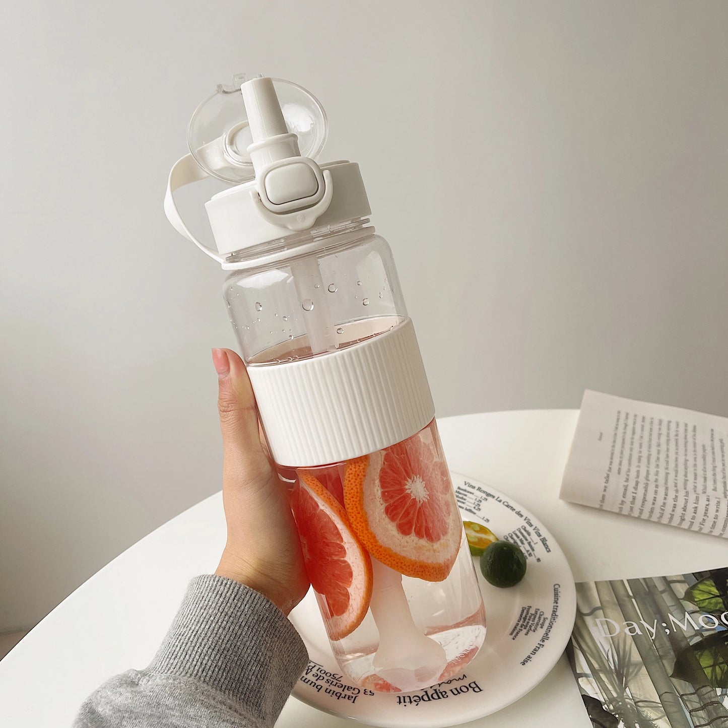 24 oz - 37 oz Outdoor Sports Water Bottle Straw Cup Large Capacity Plastic Kettle Drinking Water Bottles Student Portable Drink Cups